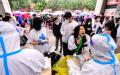目前大陆疫情多地扩散，单日28个省份沦疫，超19万风险人员在观察期。一辆由乌鲁木齐开往上海的列车多车厢发现感染者，多地紧急寻人。（图片来源：Getty Images)