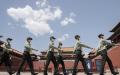 在北京紫禁城执勤的士兵（NICOLAS ASFOURI/AFP via Getty Images）