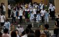 2021年7月7日北京参加高考的学生们离校。（图片来源：Getty Images）
