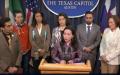 休斯敦法轮功学员Crystal Chen在德州参议院强摘器官听证会讲述被中共迫害经历。（图片来源：看中国摄影/梁路思）