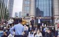 2023年5月11日，上海浦发银行的大批员工聚集门口。