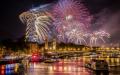 7月14日晚在巴黎点燃的法国国庆烟火。（BERTRAND GUAY/AFP via Getty Images）