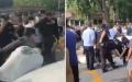 有河北保定市灾民想向地方政府反映灾情，呼吁官方给予帮助，结果遭到特警一顿殴打。（图片来源：视频截图） 
