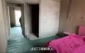 纪录片《我家住在烂尾楼》中一位72岁老人所居住的烂尾楼。（视频截图）