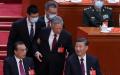 2022年10月22日，中共二十大闭幕会议期间胡锦涛被“离场”前试图与习近平交谈。