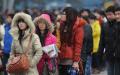 就职场而言，受访人士的经历、招聘机构的调查显示：2023年降薪普遍，年终奖减少幅度大。（图片来源：STR/AFP via Getty Images）