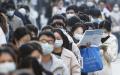 中国公务员考试考生排队入场。（STR/AFP via Getty Images）
