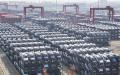 图为中国比亚迪（BYD）电动汽车等待装船。（STR/AFP via Getty Images）