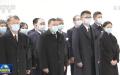 2023年12月1日，中共前党魁江泽民灵柩抵北京，其子江绵恒、江绵康和孙子女江志成、江志云等人露面。