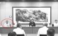 在中共三中全会小组会上，胡春华（左一）和习近平并排而坐。