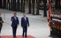 中国国家主席习近平星期一(8月19日)上午在北京迎接访华的越共总书记苏林。（图片来源:Pool/Getty Images）