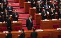 图为2024年3月5日，中共党魁习近平（下）抵达中国北京人民大会堂出席全国人民代表大会开幕式。