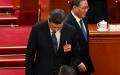 2023年3月12日，中共党魁习近平（左）和国务院总理李强抵达北京人民大会堂出席全国人民代表大会第五次全体会议。（图片来源：NOEL CELIS/AFP via Getty Images）