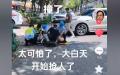 广西贵港一名16岁女孩被车撞成轻伤，被5人强行绑担架上送进救护车。（图片来源：视频截图）