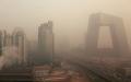 北京雾霾天气中的中共央视大楼。（图片来源：Getty Images）