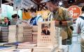 2026年7月16日，香港书展期间，一个摊位上陈列着习近平的著作（图片来源：Cheng Xin/Getty Images）