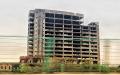 广州市广清高速旁的一栋烂尾建筑（LumHoTsing/Wikipeda/CC BY-SA 4.0）