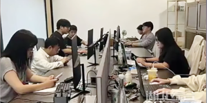杭州一家假装上班公司的场景。