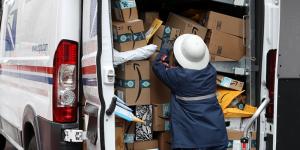 欧盟加快取消小额包裹免税，最快明年生效。（Justin Sullivan/Getty Images）