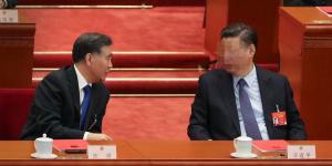 2019年3月15日，中共党魁习近平（右）和中国人民政治协商会议主席汪洋（左）出席全国人民代表大会第四次全体会议。（图片来源：Andrea Verdelli/Getty Images）