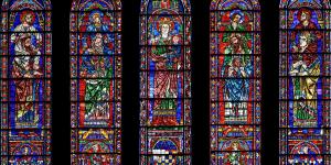 沙特尔圣母大教堂南部的一块彩色玻璃窗（PtrQs/Wikipedia/CC BY-SA 4.0）