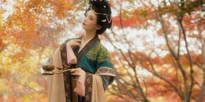 温婉淑贤的古代女子（Adobe Stock）