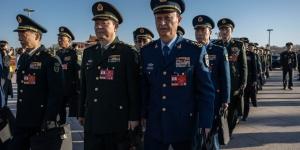 2026年3月9日，中共军方代表进入人民大会堂出席全国人民代表大会第二次全体会议。（图片来源：Getty Images）