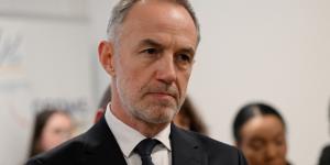 巴黎新市长格雷瓜尔承诺拨款2000万欧元整治学校课外托管。（Anna KURTH / AFP via Getty Images）