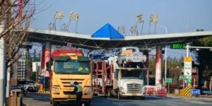 中国10省市的21辆运货车跨省偏航，在河南泌阳被查扣。（图片来源：网络图片）