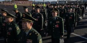 2026年3月9日，中共军方代表前往北京人民大会堂，参加全国人民代表大会第二次全体会议。（图片来源：Kevin Frayer/Getty Images）