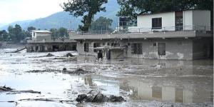 2026年8月26日，尼泊尔努瓦科特地区德夫加特发生山洪，房屋被淤泥淹没。（图片来源：Prakash MATHEMA /AFP via Getty Images）