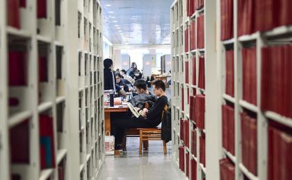 中国一大学的图书馆（STR/AFP via Getty Images）