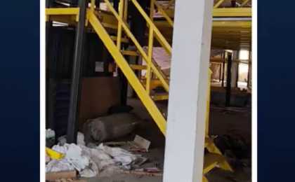 又一个工厂人去楼空       (图片来源：视频截图)