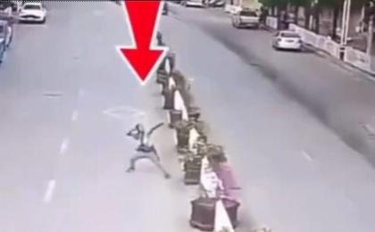 带弓之人   （图片来源: 视频截图 chenjing/看中国）