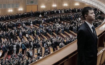 中共两会现场，代表们离场。（Getty Images）