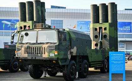 2024年11月12日，在广东省珠海市举行的第15届中共国际航空航天展览会上，展示HQ-9B地对空飞弹武器系统。（图片来源：Getty Images）