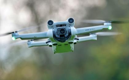 一架大疆Mini 3 Pro无人机（Matt Cardy/Getty Images）