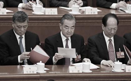 马兴瑞此前在北京参加会议（左一）。（Getty Images）