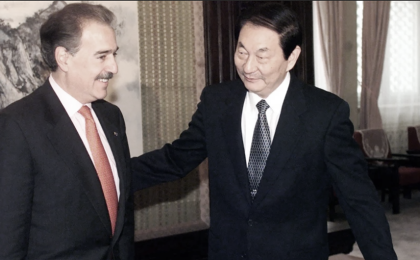 朱镕基（右图，NATALIE BEHRING / POOL / AFP via Getty Images）
