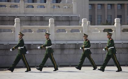 在北京天安门执勤的军警（Tim Graham/Getty Images）