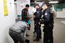 巴黎地铁防恐袭                  司法警察可搜乘客身