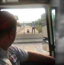 阴差阳错走错路         美国送货员竟用一箱啤酒救了一命
