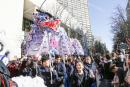 2月17日，巴黎13区中国新年彩妆大游行登场。