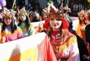 2月17日，巴黎13区中国新年彩妆大游行登场。