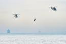 萨帕塔于8月4日成功驾空中飞行滑板横跨英吉利海峡。（AFP/Getty Images）
