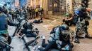 港警在街头抓捕示威的香港市民与学生。（Getty Images） 