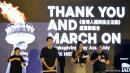 在中美贸易战谈判关键时刻，美国总统川普在白宫证实签署了《香港人权与民主法案》和《禁止商业出口涵盖军用品给香港警方法案》。为感谢美国国会和川普总统，香港人28日晚在港岛中环爱丁堡广场举行《香港人权与民主法案》 感恩节集会。  台湾中央社报导，11月28日晚，大批香港市民参加了港岛中环爱丁堡广场的《香港人权与民主法案》感恩节集会。在接受新闻媒体采访时，有香港市民表示，参加这个集会是为了感谢美国支持香港人权与民主，并希望《香港人权与民主法案》能制裁香港政府中那些拥有美国、加拿大国籍的官员。  也有市民说，香港事务不应仅仅是由北京当局（中共）来独裁专断，而是应该倾听民意。  香港《立场新闻》报导，曾到美国国会参加听证会的香港知名艺人何韵诗，也参加了今晚的感恩节集会。她认为，美国总统川普签署《香港人权与民主法案》只是初步的胜利。她现场与市民一起合唱《愿荣光归香港》。