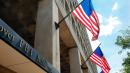 联邦调查局（FBI）评估，6月20日因签证欺诈问题接受该局面谈的一名中国籍科研人员，目前匿藏在中共驻加利福尼亚州旧金山的领事馆。（图片来源：（YURI GRIPAS/Getty Images）