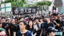 国安法让不少港人绝望，恐惧将彻底失去仅有的自由、人权和法治，纷纷考虑移居海外。但一大部分香港人选择留下来，继续守护家园。（看中国摄影）