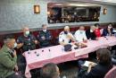 10月16日的工作会议现场。美丽城联合商会会长姜金玉（中）、巴黎20区区长普利耶（右三）、20区警察局长赫贡（左四）